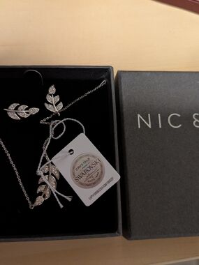Nic & Syd. Swarovski Crystal Leaf Pendant Necklace and Earrings Set - Silver